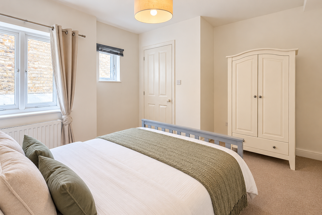 179, Lavender Hill, London photo 4