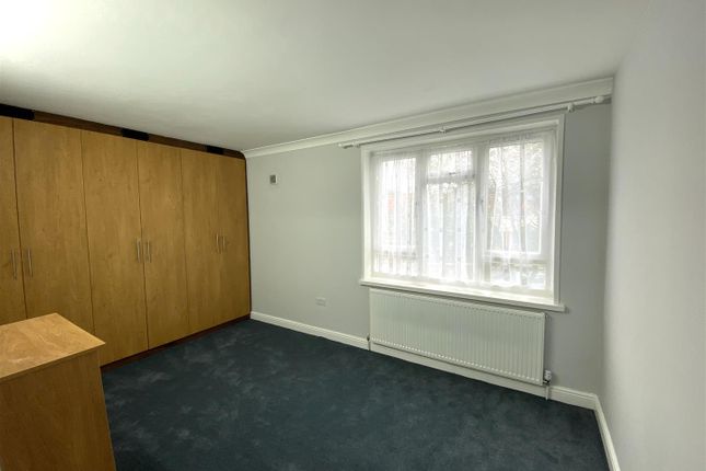3, Norwood Close, Southall photo 4