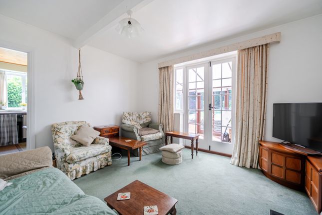 5, Fowlers Croft, Compton, Guildford photo 4