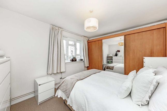 Flat for sale in Broomhouse Lane, London