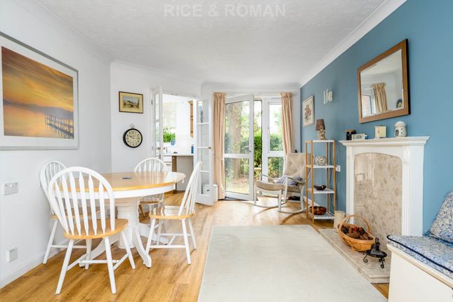 7 Royston Court, Manor Road North, Esher photo 4