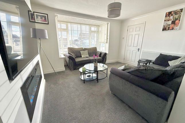 28, Bowland Crescent, Dunstable photo 2