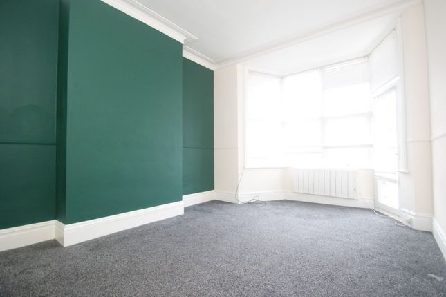 Maisonette to rent in Surrey Road, Cliftonville