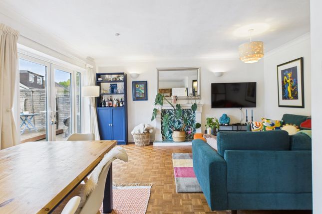 8, Clayton Walk, Buckinghamshire photo 4