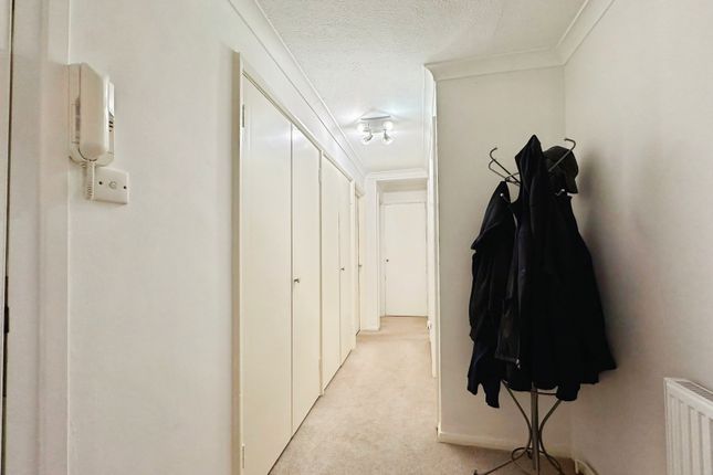Flat 18, Gleneagles House,, St. Andrews, Berkshire photo 3