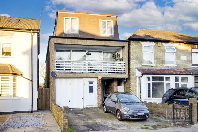 Town house for sale in Derby Road, Enfield