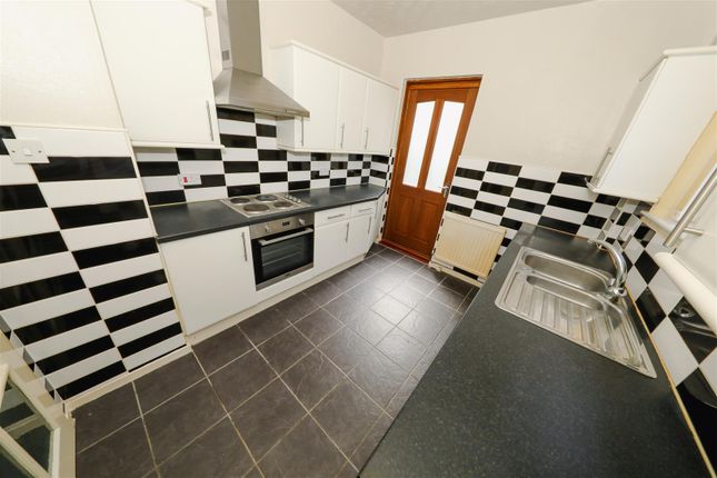 6, Eden Crescent, Glenrothes photo 3