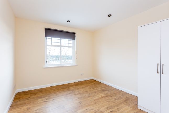 Flat to rent in Lindsay Gardens, Bathgate