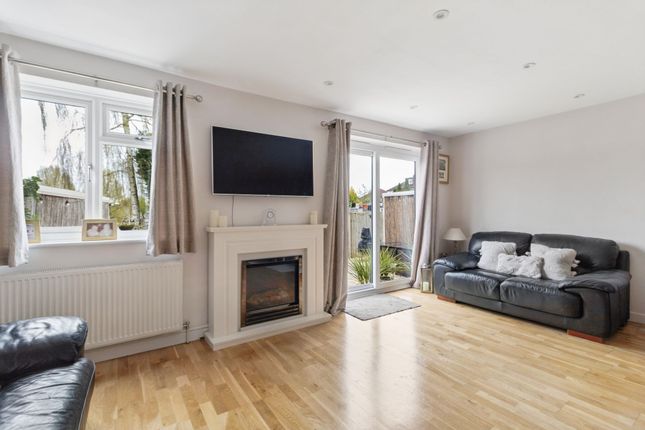 31 Devon Road, Watford photo 2
