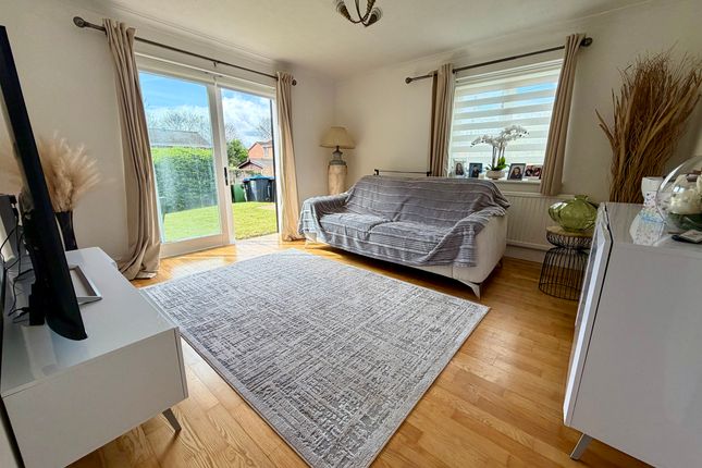 7 holme place, Hemel Hempstead photo 2