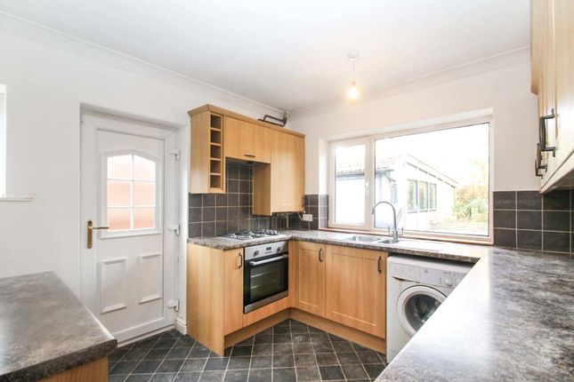 3, Newlay Wood Avenue, Leeds photo 4