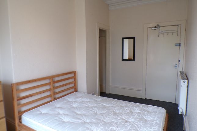 A Spacious And Tidy Double Bedroom, Perfect For St...