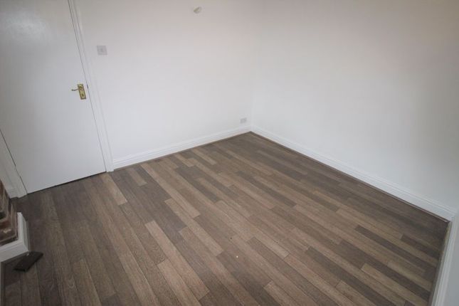 20, Joiner Lane, Swindon photo 4