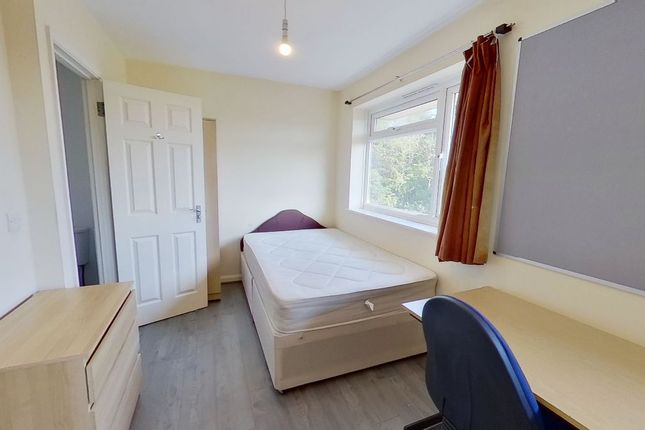 Thumbnail Room to rent in Guildford Park Avenue, Guildford