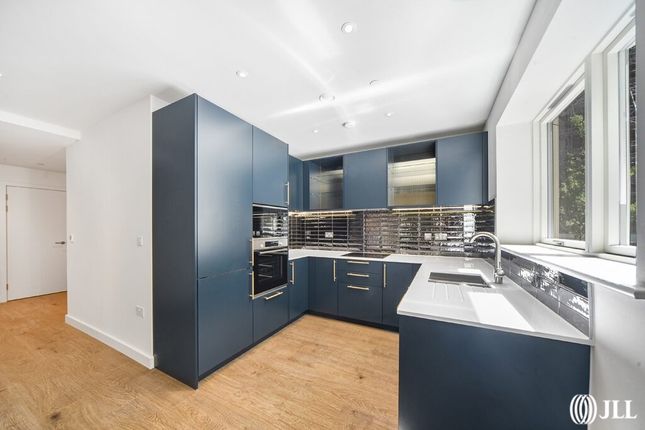 Flat to rent in Blenheim Mansions, Mary Neuner Road, London