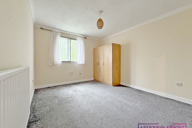 21, Aldergrove Gardens, Hounslow West photo 5