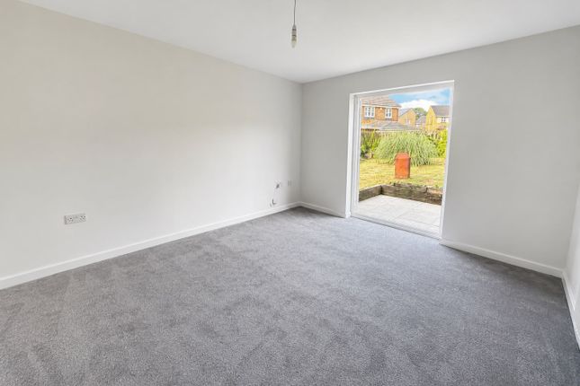 3, Sandalwood Mews, Bradford photo 2