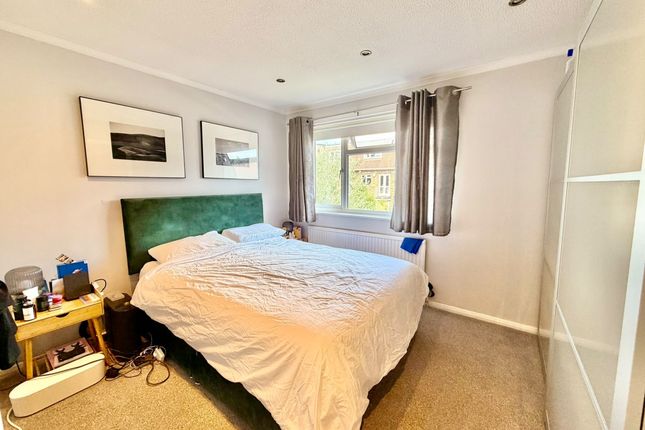 34, Aspen Close, Ealing photo 4