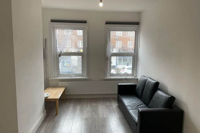 Duplex to rent in Vicarage Lane, London
