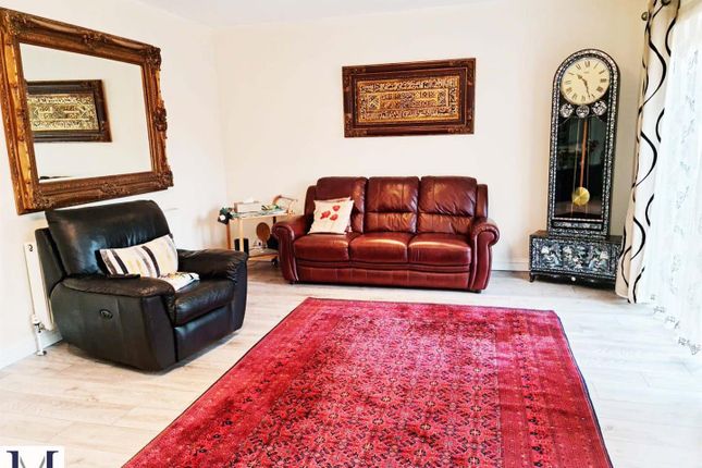 49a, The Chase, Uxbridge photo 2