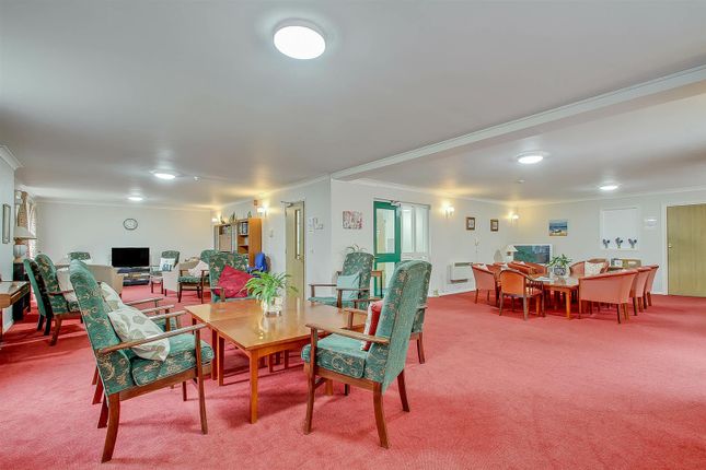 Hyde Court, Flat 31, Friern Barnet Lane, London photo 2