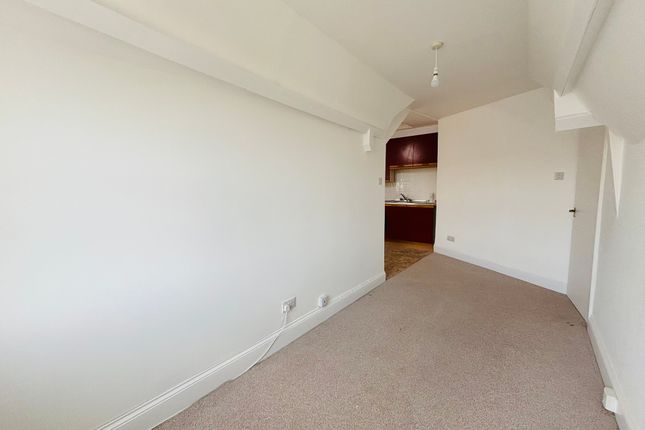 Flat 3, 3, Morrab Road, Penzance photo 3