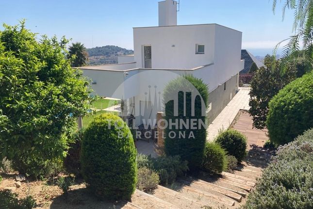 Detached house for sale in Street Name Upon Request, Barcelona, Es