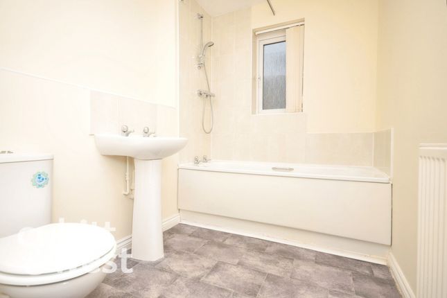 112, Sunlight Gardens, Fareham photo 4