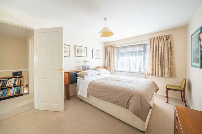 69 Ashdown Road, Eastleigh photo 5
