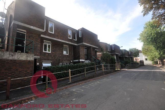 Flat to rent in Keighley Close, Camden