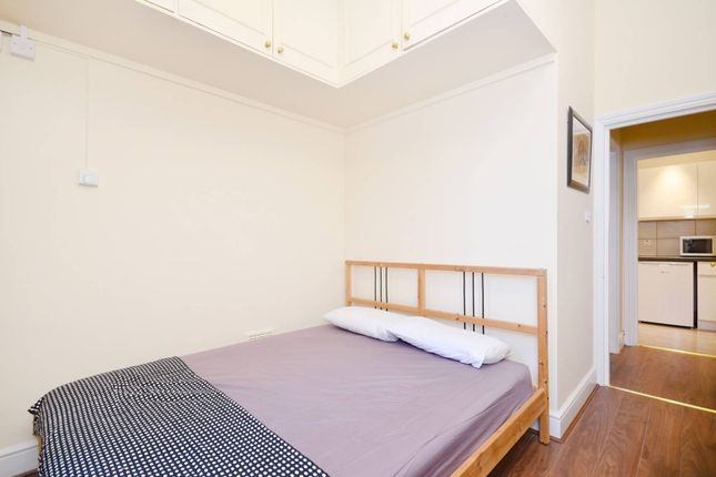 Flat to rent in Devonshire Terrace, Bayswater, London