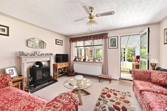 11, Caernarvon, Camberley photo 3