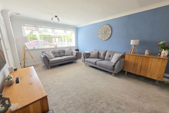 32, White Hill, Stourbridge photo 3