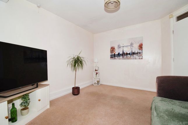 Flat for sale in St. James Court, Birstall, Leicester, Leicestershire