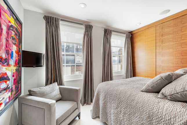 Mews house for sale in Belgrave Mews North, London