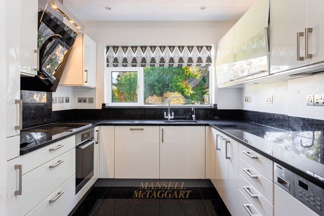 33 Windmill Way, Reigate photo 2