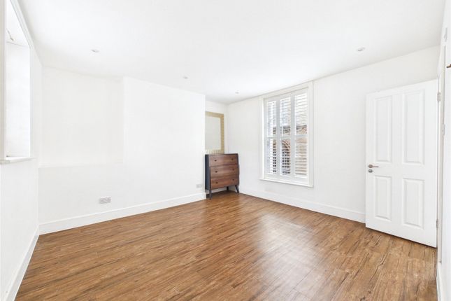 Flat 2, 28, Museum Street, Suffolk photo 3