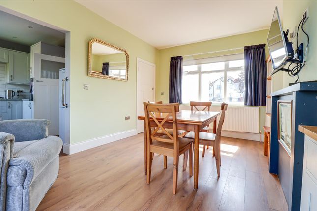 133, Highlands Boulevard, Leigh-on-Sea photo 4