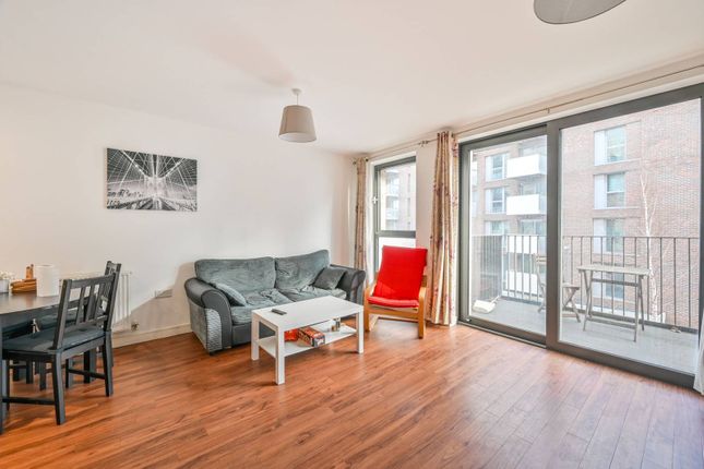 Thumbnail Flat to rent in Kingfisher Heights, Royal Docks, London