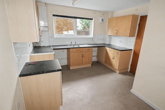 32 Shelley Grove, Bradford photo 5