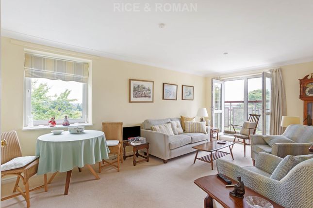 2-bed flat on 35 Connaught Court, Alma Road, Windsor, £275,000