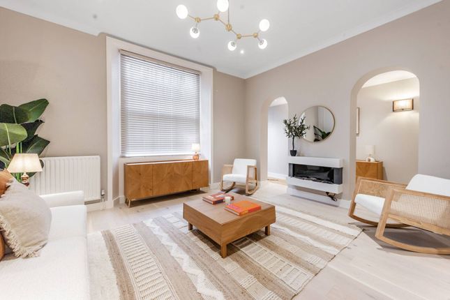 Flat to rent in Cornwall Gardens, South Kensington, London SW7