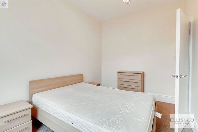 Flat 2, 37,, Chichele Road, London photo 4
