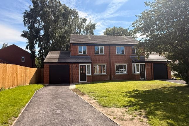 3-bed house on 17, White Rose Close, YORK, £1,350/mo