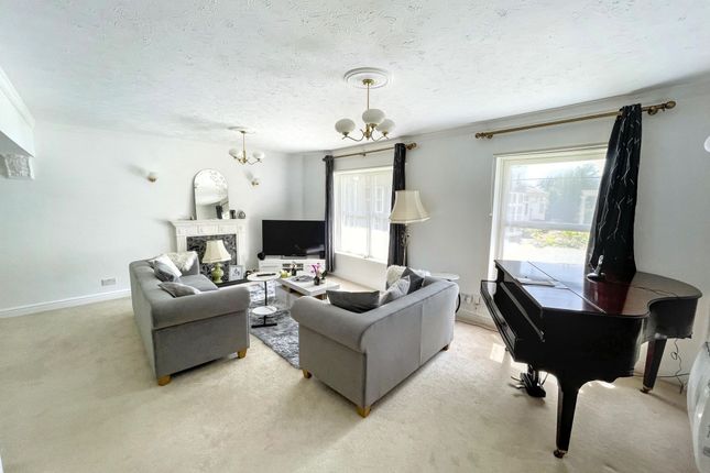 Flat 9, Oakridge Park Hill Road, Torquay photo 3