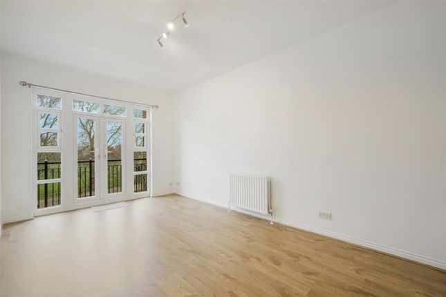 Flat 51, Empire Wharf, London photo 3