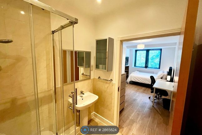 Flat, Greystoke House Brunswick Road, London photo 5