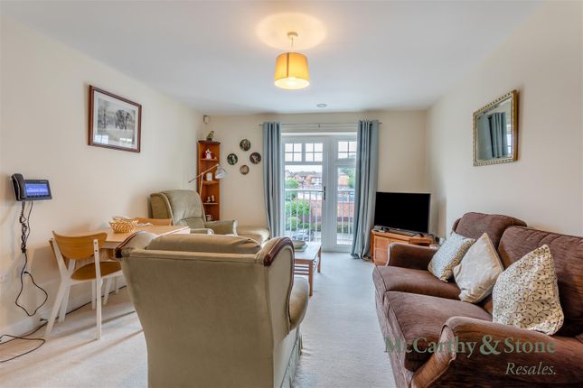 32 Rosebud Court, Westfield Road, Wellingborough photo 2
