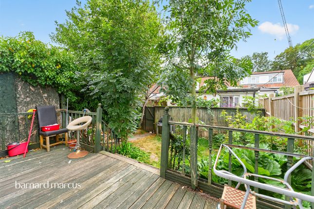 59, Holders Hill Avenue, London photo 4
