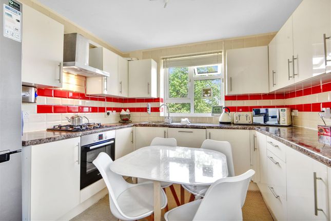 10, Queen Elizabeths Close, London photo 4